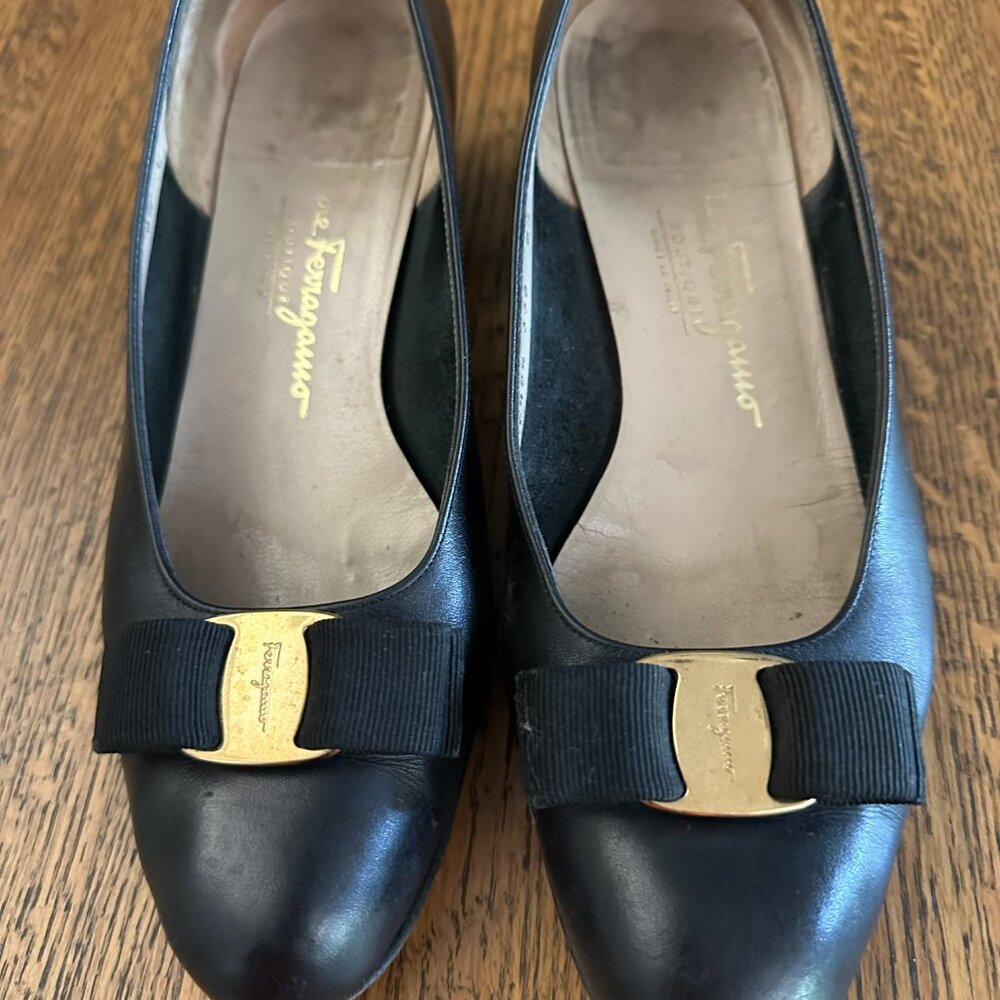 Ferragamo Navy Pumps